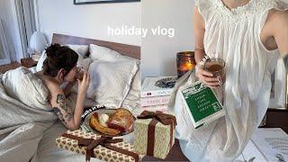 Holiday Vlog: shopping for gifts, baking, chatting about books