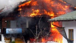 Großbrand zerstört Gasthof zur Post in der Oberau