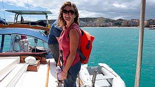 66] Boat Life As A SOLO FEMALE TRAVELER | SINGLE-HANDED SAILOR GIRL Lives On a 26ft Sailboat