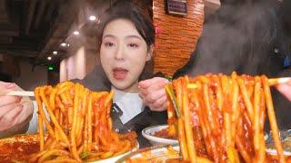 [ENG SUB] Spicy Fried Rice Noodles for the First Meal of the New Year! As if Still in Xinjiang~