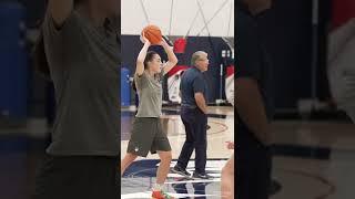 Geno Auriemma mic’d up during summer practice