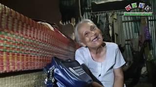 3 giờ sáng đạp xe đi bán vé số, bà ngoại 83 tuổi nơm nớp lo căn nhà bị sập