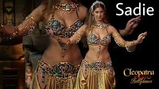 Sadie Marquardt em impressionante performance Belly Dance