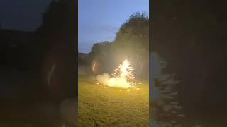 Tornado wirbel funke #fireworks #firework #loud #fuse#4thofjuly #fourthofjuly