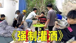 倒霉泰哥：这酒绝对不能喝！为了女友我戒了，嗯？我女友呢！#一定要看到最后 #意想不到的结局 #叫泰哥起床