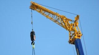 Soeren66 - Mobilkran LIEBHERR LTM 1070-4.2 von RAHLF-KRANE hebt Dämmung auf ein Hochhaus