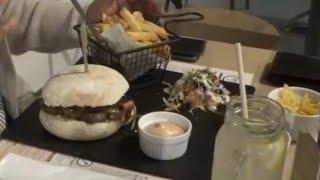 One of the BEST burgers ever! That lemonade was also epic! nachos for starters! In Namur! (vlog)