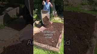The no-dig gardening technique. Do this instead of digging over your garden #nodig #nodiggardening