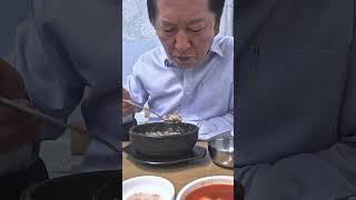 말없이 밥만...내 맘 알지라?