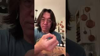 Guitar String Trick #guitar #guitarhack #guitarhacks #guitarplayer #guitarist #tomofujita #chords