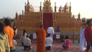 you see tour tour Thai -63 : light waving rite for worship Buddha relics at Sanam Luang, Bangkok