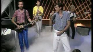Oh Yeah (On The Radio), Live on Top Of The Pops - Roxy Music (Official Video)
