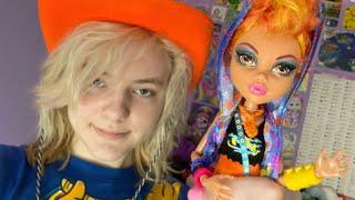 pov im showing you my monster high dolls