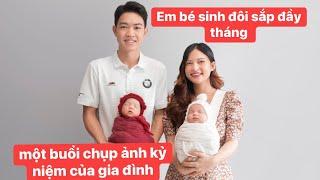 Sắp đầy tháng hai em bé song sinh, Mẹ Nấm Bee cùng gia đình chụp ảnh kỷ niệm cho hai con