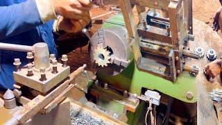 Wonderful process of making gearbox chain gear on lathe machine || lathe machine working