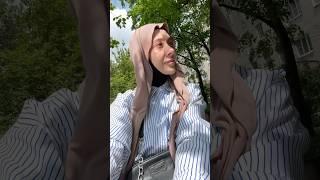 Не везде конечно, но адекватные работодатели смотрят на профессионализм, опыт, навыки, компетенции