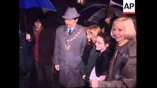 NORTHERN IRELAND: BALLYMENA: LOYALISTS PICKET CATHOLIC CHURCH