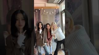 ITZY in “GOLD” POP-UP STORE #ITZY #MIDZY #ITZY_GOLD #GOLD_POPUP