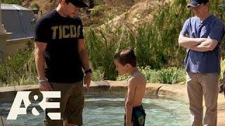 Wahlburgers: Swimming at Mark's House (Season 4, Episode 1) | A&E