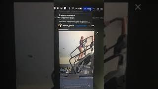 Клиента судят, а его адвокат в это время качает попу?