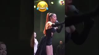 Поет под фанеру 