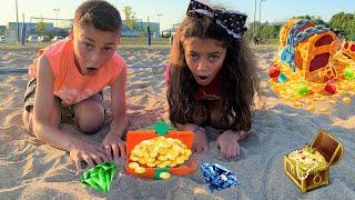 Heidi and Zidane are playing on the beach! Fun stories for children