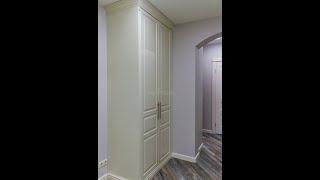 Шкафы в классическом стиле в прихожей