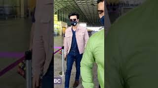 Ranbir Kapoor spotted at Airport