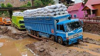 KIRIM PUPUK SUBSIDI KE DESA TERPENCIL 2 YUNIT RC TRUK FUSO TRIBALL vs RC HINO 500 TRINTON ofroad