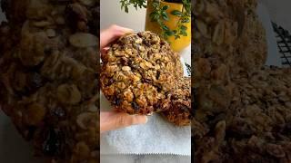 PROTEIN OATMEAL COOKIES. Make them mini for a healthy snack, or large for a healthy breakfast! Yum!