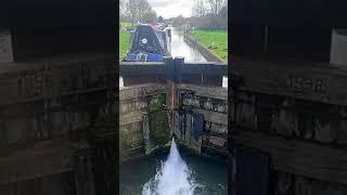 ️ Leaky Locks with Narrowboat Changing Pace ️  #narrowboat #canal #lock