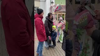 ПОДАРИЛ НЕЗНАКОМКЕ БУКЕТ! #подарок #новыйгод #рождество #merrychristmas #christmas #music #cover