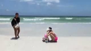 VLOGZINHO NA PRAIA COM A LILICE & LUNINHA