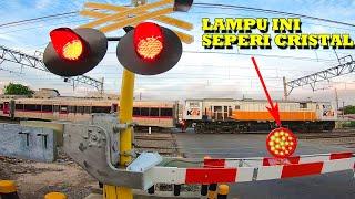 DILUAR DUGAAN !! Ternyata Lampu Palang Portal Perlintasan Kereta Api JPL 81 Bagus Banget !!