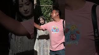 喀什維族美女和攝影師，到底誰更魅？(6) Who is more charming, the Xinjiang Uyghur girl or the photographer? #shorts