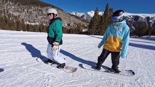 Beginner snowboarder linking turns | Snowboard Lesson with Tommie Bennett