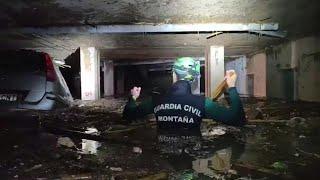 Spanish police wade through garages near Valencia in search for flood victims | AFP