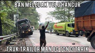 Ban Meledak Velg Hancur, Truk Trailer MAN Muatan 80 Ton Ditarik Dump Truck Fuso di Sitinjau Lauik