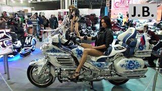 Hot girls & cool bikes of the MOSCOW Bike Show