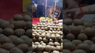 kiwi FRUITकीवी फल ₹100 में 5 पीस बहुत सारी बीमारियों में खाया जाता है  आप शहर में कितने का है