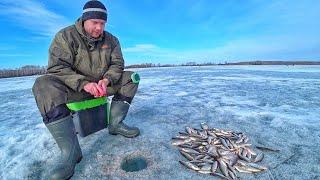 ПОПАЛ НА ВЕСЕННИЙ ЖОР!!! Последний лед 2022. Ловля плотвы весной.