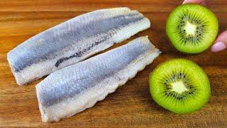 I fell in love with this salad! Delicious salad with herring and kiwi. Eaten right away!