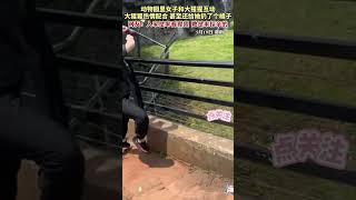 女子本想跟大猩猩互动，结果对方不仅有回应，甚至还反向投喂了#萌宠 #funny #动物园