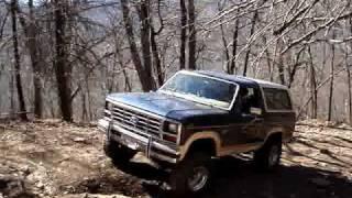 1985 Ford Bronco short rock climb