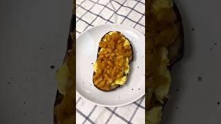 Sourdough bread with scrambled eggs & baked beans 🫘  #sourdough #sourdoughbread