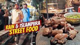 Islampura Food Street in Rain | Tawa Chicken, Anda Tikki, Shami Burger | Lahore Food, Pakistan