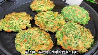 韭菜鸡蛋饼这样做，不加一滴水，筷子搅一搅，出锅后全家人都爱吃