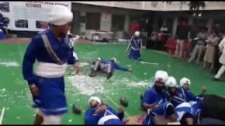 Akj shamshir khalsa gatka dal amritsar de gatke and breave acts de johr jrur dekhna