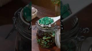 腊八蒜 俗话说腊八不腌蒜，一年都白干。今天教你在家里做出碧绿如玉，酸甜不辣的腊八蒜。 #腊八蒜