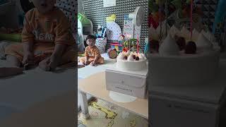 #32개월아들 #고장난 #그만자 #baby #8개월아기 #시윤 #아기 #둥이 #육아스토리 #cute #조촐한#생일파티